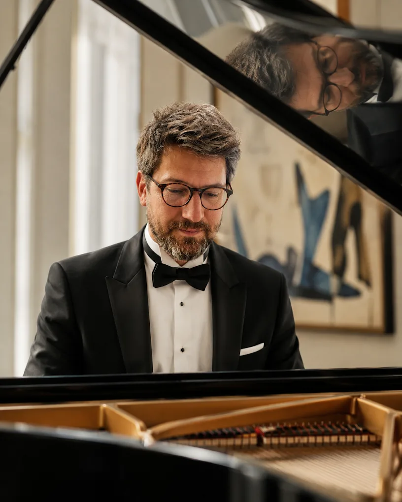Jools Scott performing at a grand piano